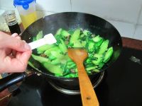 广式腊肉丁炒芥蓝的做法