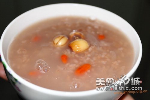 冰糖莲子银耳粥的做法