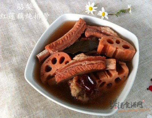 红莲排骨汤的做法