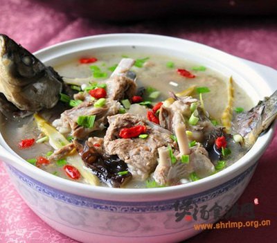 羊肉鲫鱼汤的做法