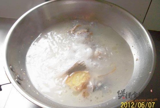 鲈鱼身骨豆腐汤的做法