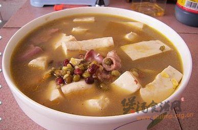 红绿豆粉肠豆腐汤的做法