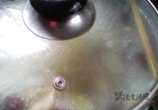 红枣莲子炖鸡的做法