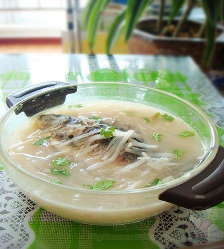 家常鲫鱼萝卜丝汤的做法