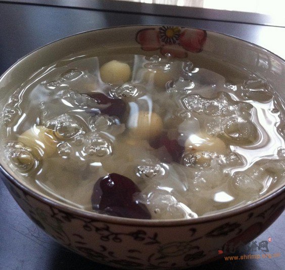 莲子红枣银耳羹的做法