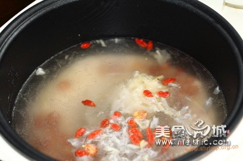 冰糖莲子银耳粥的做法