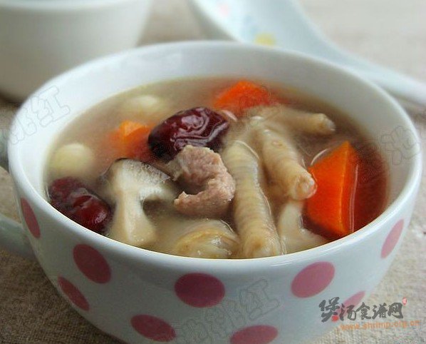 红枣莲子鸡爪汤的做法