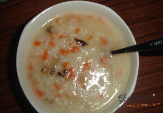胡萝卜香菇鸡味粥的做法