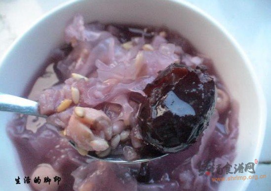 紫薯银耳莲子粥的做法