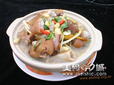 金针黄豆煲猪蹄的做法