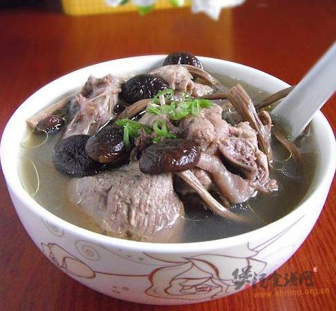 茶菇番鸭煲的做法