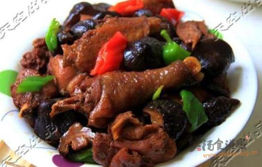 老鸡炖蘑菇的做法