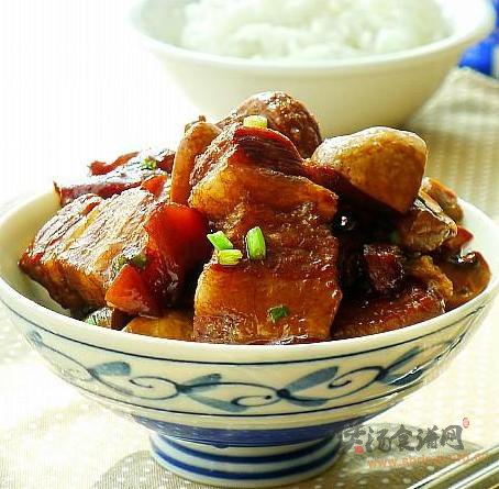 红烧肉炖蘑菇的做法