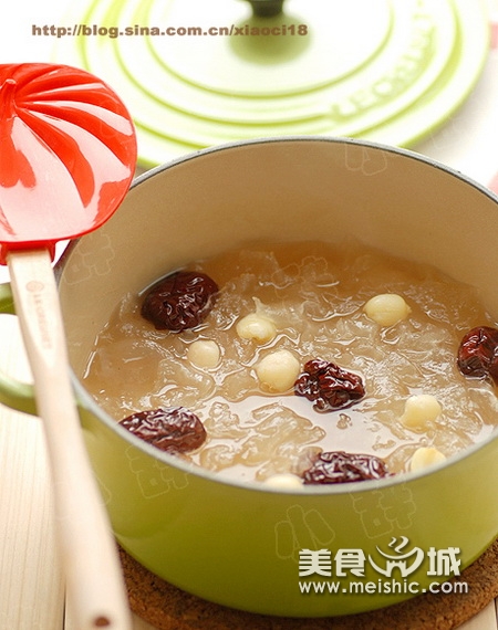 冰糖银耳莲子养心羹的做法