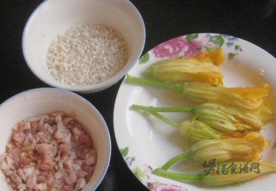 南瓜花糯米粥的做法