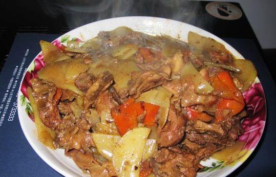 鸡骨炖土豆的做法