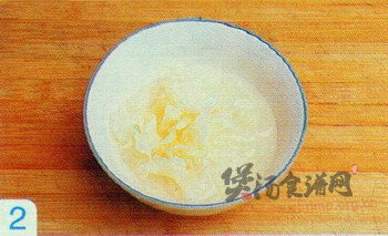 银耳梨片汤的做法