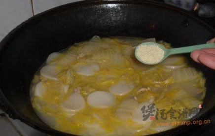 大白菜肉片年糕汤的做法