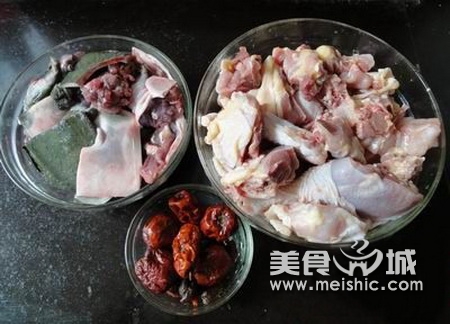 水鱼鸡煲的做法