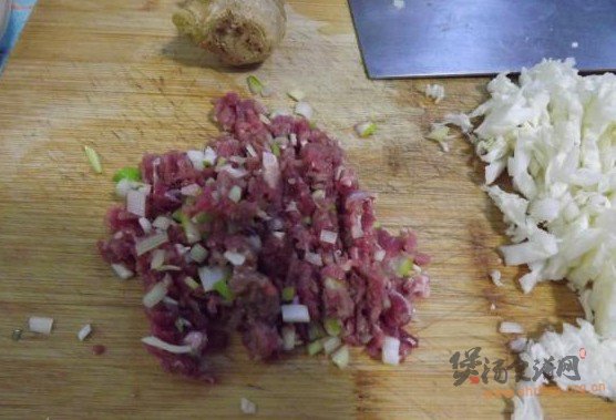 豆干白菜肉圆汤的做法