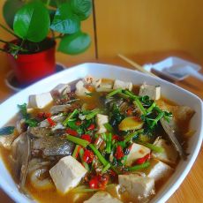 剁椒煮鱼头豆腐的做法 剁椒煮鱼头豆腐的做法