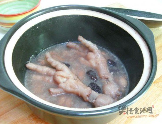 花生鸡脚汤的做法