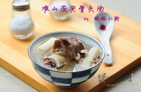 淮山茨实骨头汤的做法