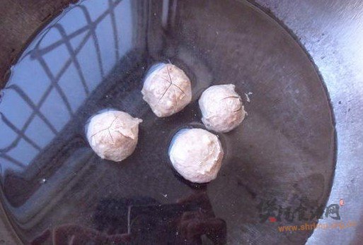麦菜油豆腐牛丸汤的做法