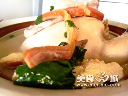 火腿浓汤煨子鸡的做法