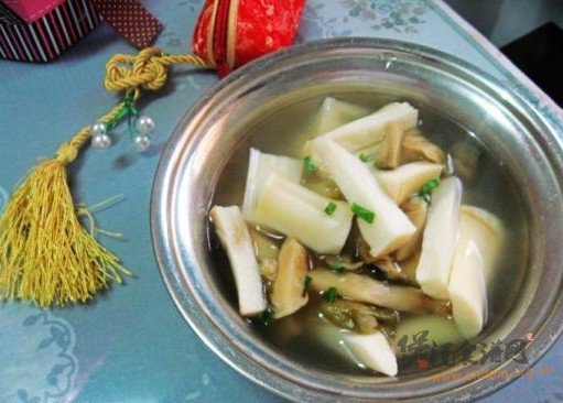 鞭笋榨菜汤的做法