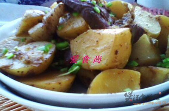 五花肉炖土豆的做法