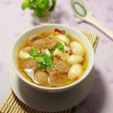 蘑菇肉丸汤的做法 蘑菇肉丸汤的做法