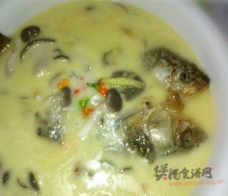 鲫鱼蘑菇汤的做法