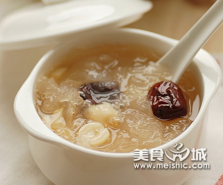 冰糖银耳莲子养心羹的做法