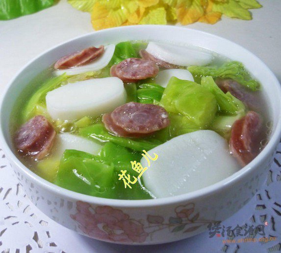香肠圆白菜年糕汤的做法