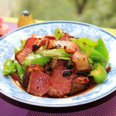 腊肉炒尖椒的做法 腊肉炒尖椒的做法