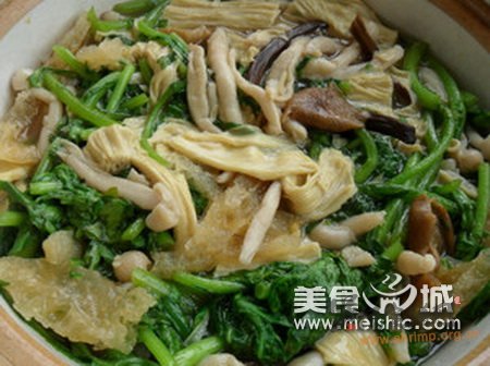 茼蒿菌菇汤的做法