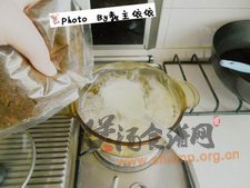 红糖皂角米银耳羹的做法