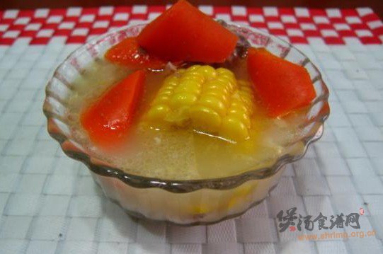 胡萝卜玉米骨头汤的做法