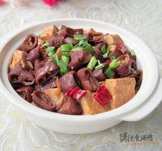 肥肠豆腐煲的做法