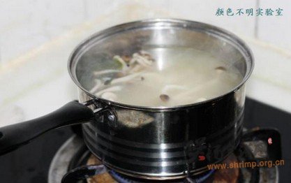 海木耳虾仁乌冬面的做法