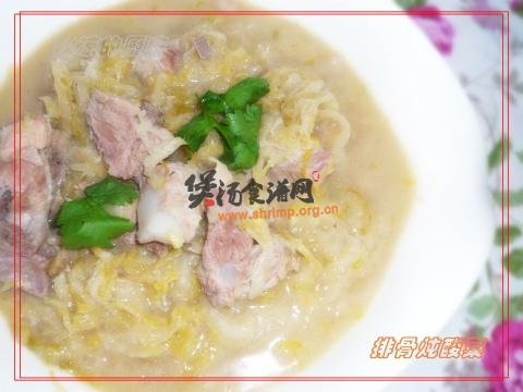 排骨炖酸菜的做法