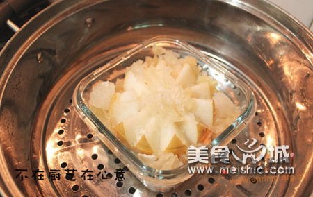 雪耳百合梨汤的做法