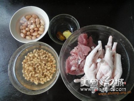 (图)花生眉豆鸡脚汤的做法