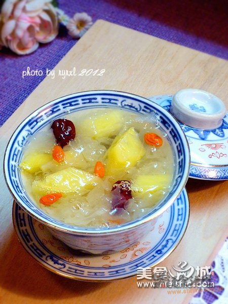 菠萝银耳羹的做法