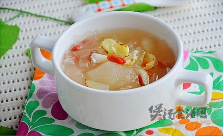 百合雪梨银耳汤的做法