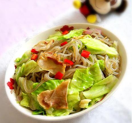 腊肉包菜炖薯粉的做法