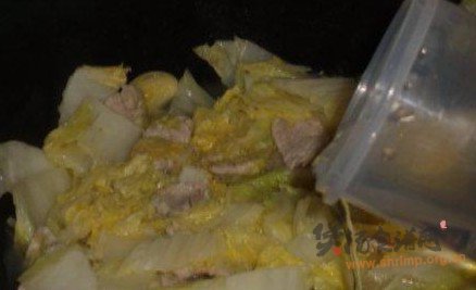 大白菜肉片年糕汤的做法