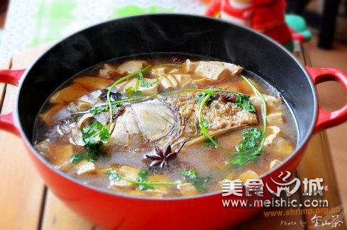 铁锅鱼头炖豆腐的做法