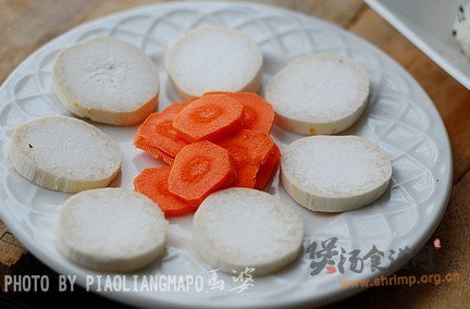酸辣鲫鱼汤涮饭团的做法